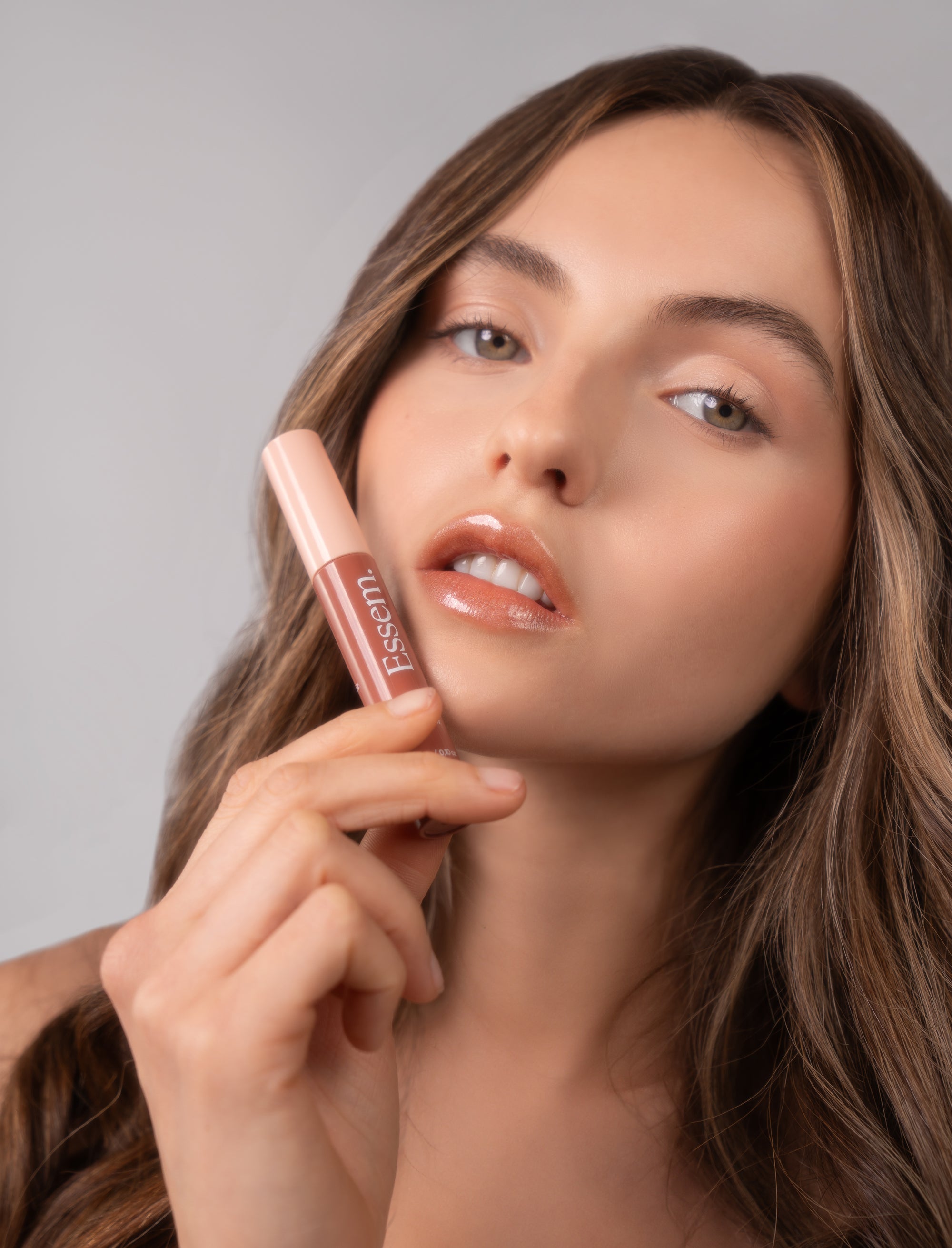 Serum Lip Gloss With Color Essem Skincare